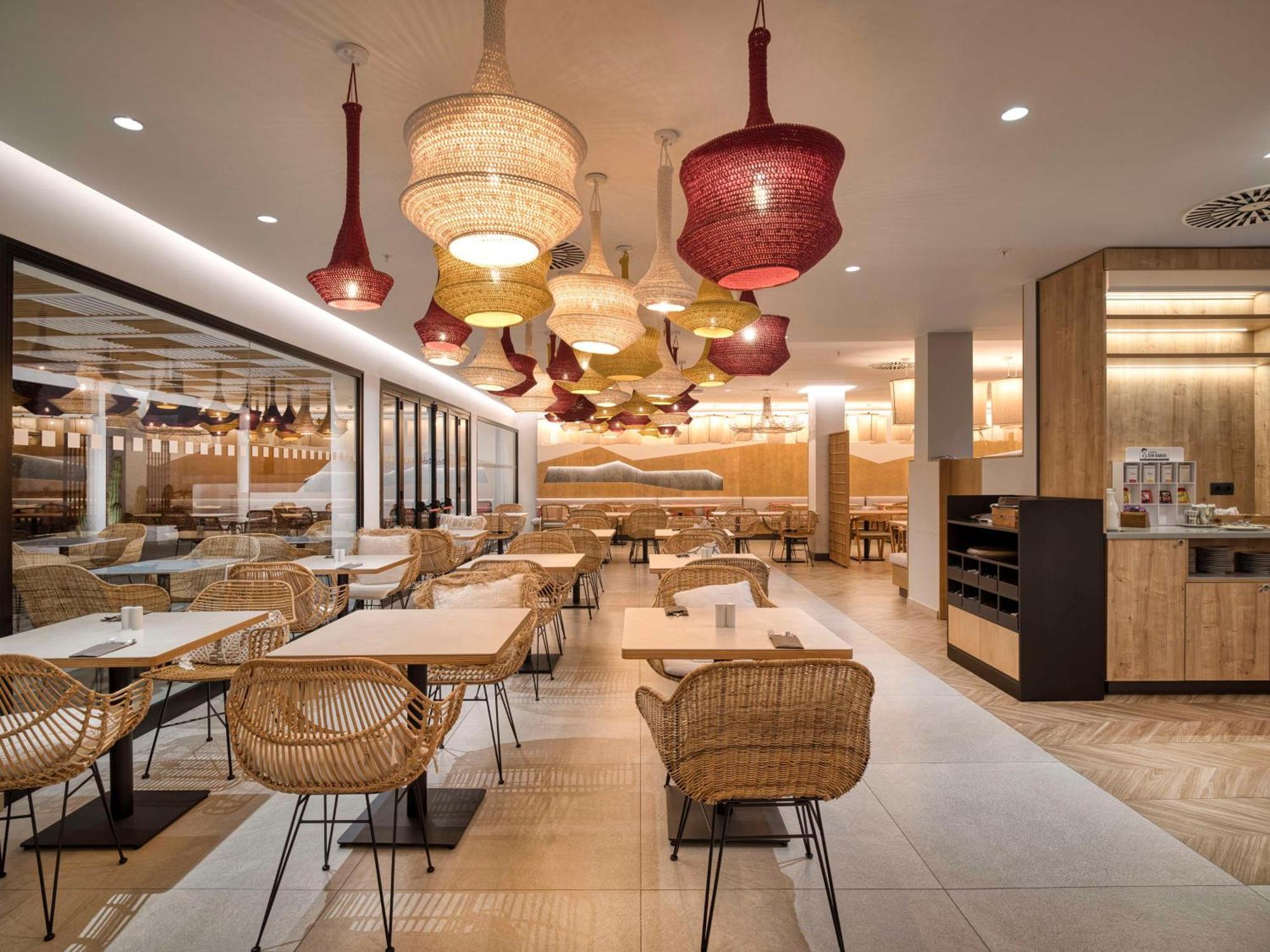 Radisson Blu Resort, Lanzarote Adults Only Hotel Costa Teguise